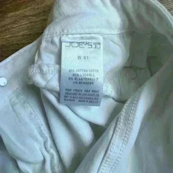 Joe’s Jean white 31 ladies excellent condition. Super stretch. Great for summer! - Picture 6 of 8